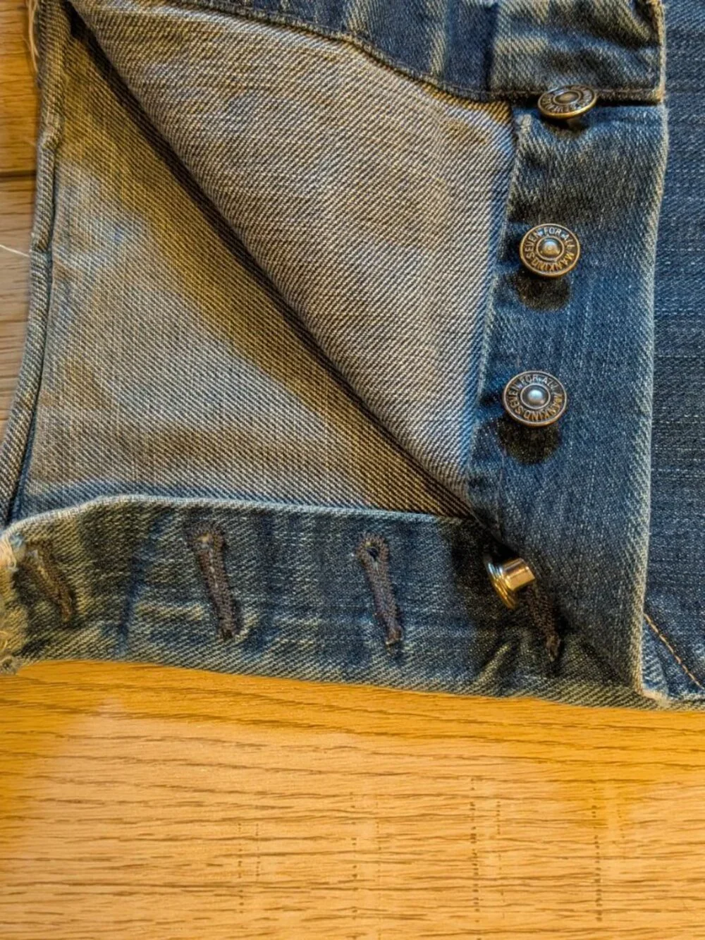 7 For All Mankind Button Vent Hem Straight Jeans size 26 - Picture 3 of 7
